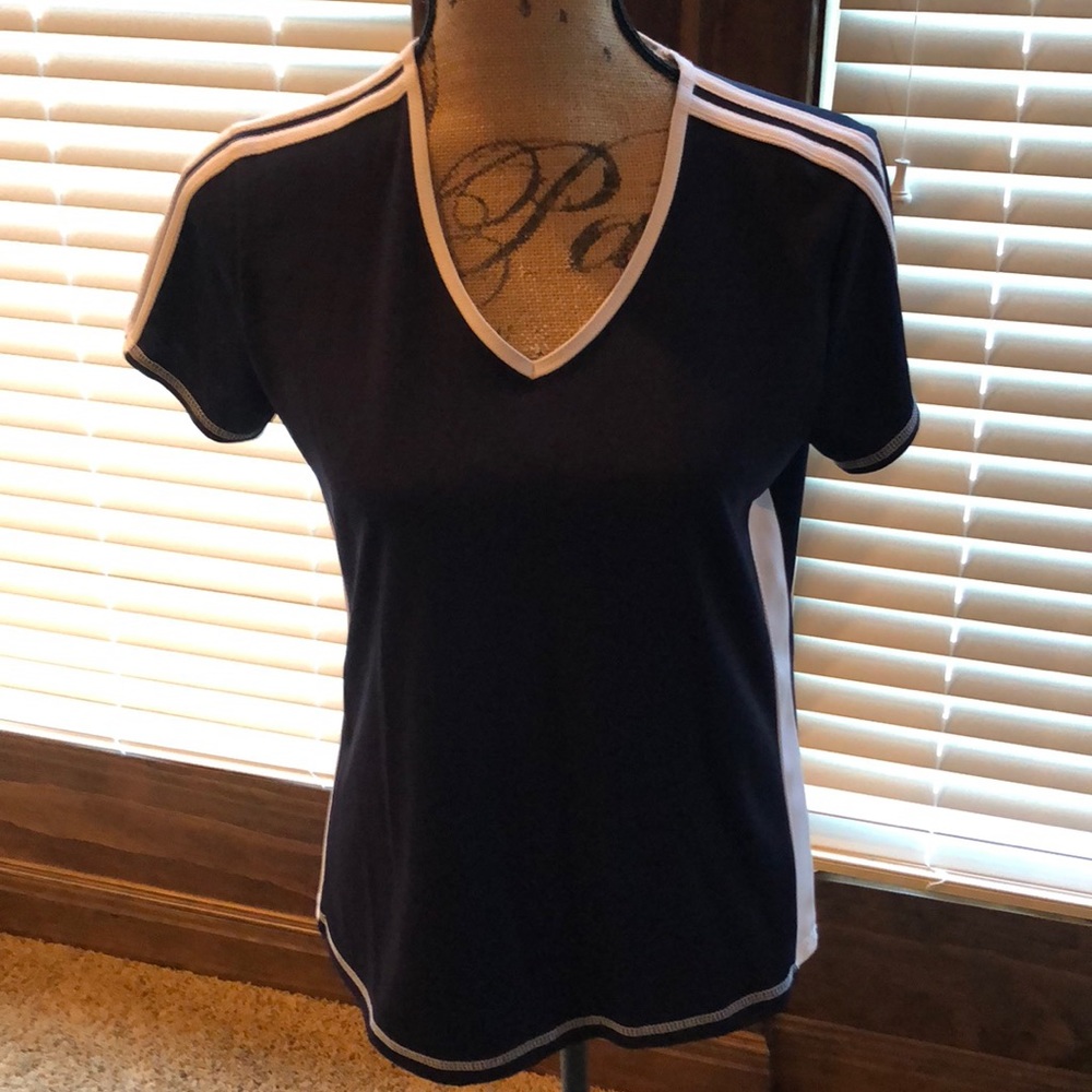 SB Active V Neck Top Size Medium